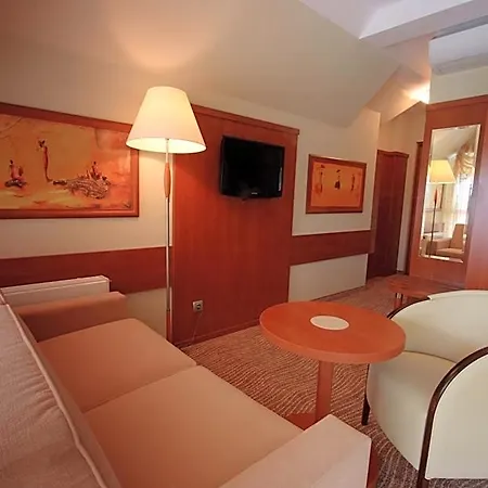 Sahara Hotel 4*